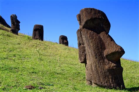 easter island moai statues